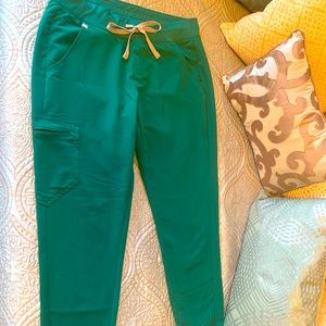 FIGS Zamora Jogger scrub pant- size Medium, limited edition color- Hunter Green